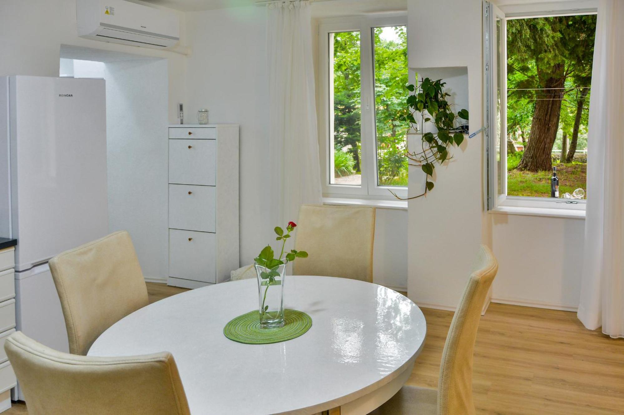 Apartment Bela *